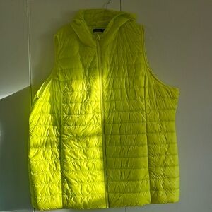 Torrid Bright Green/Yellow Sleeveless Vest Size 4